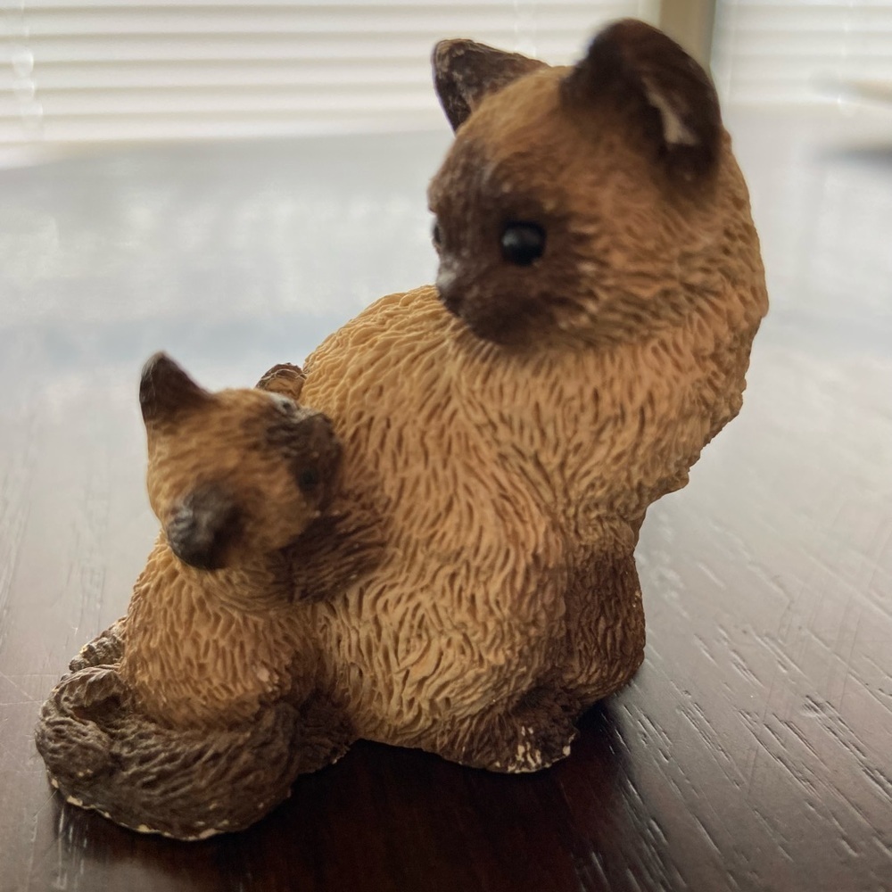 Stone Critters Persian Himalayan Cat Mom & Kitten Figurine SCL-166